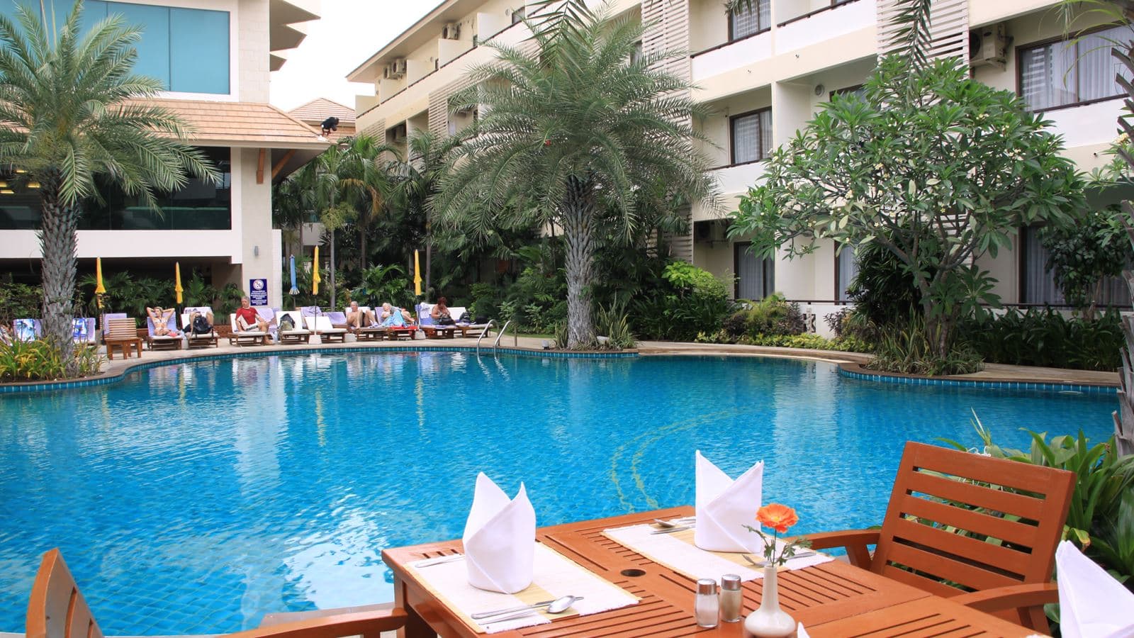 bars-pool-side-bar