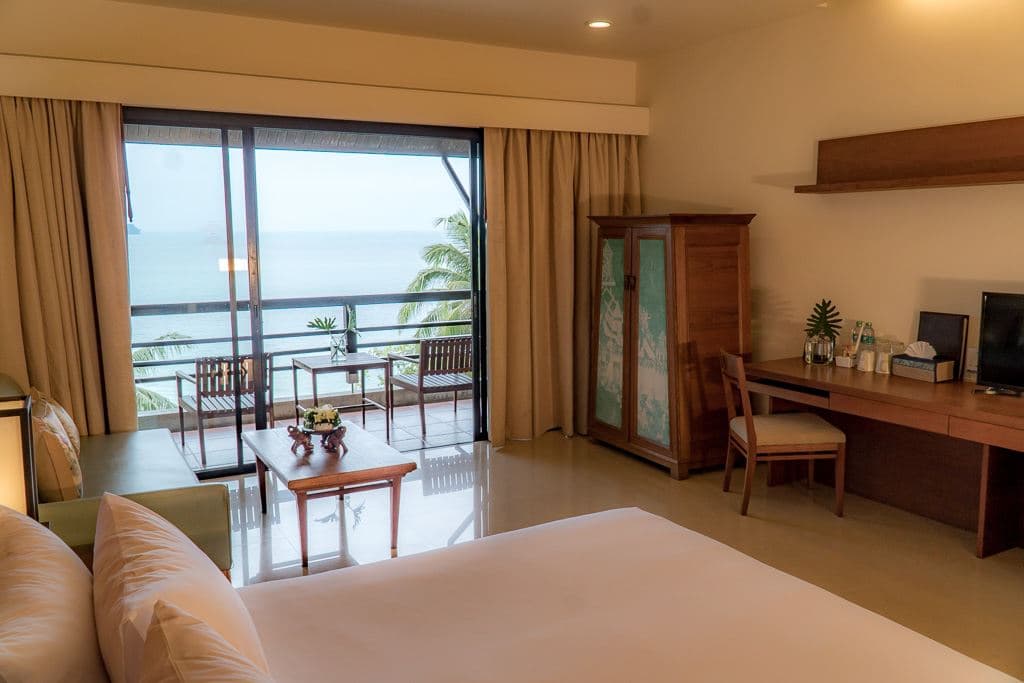 rooms-deluxe-beachfront