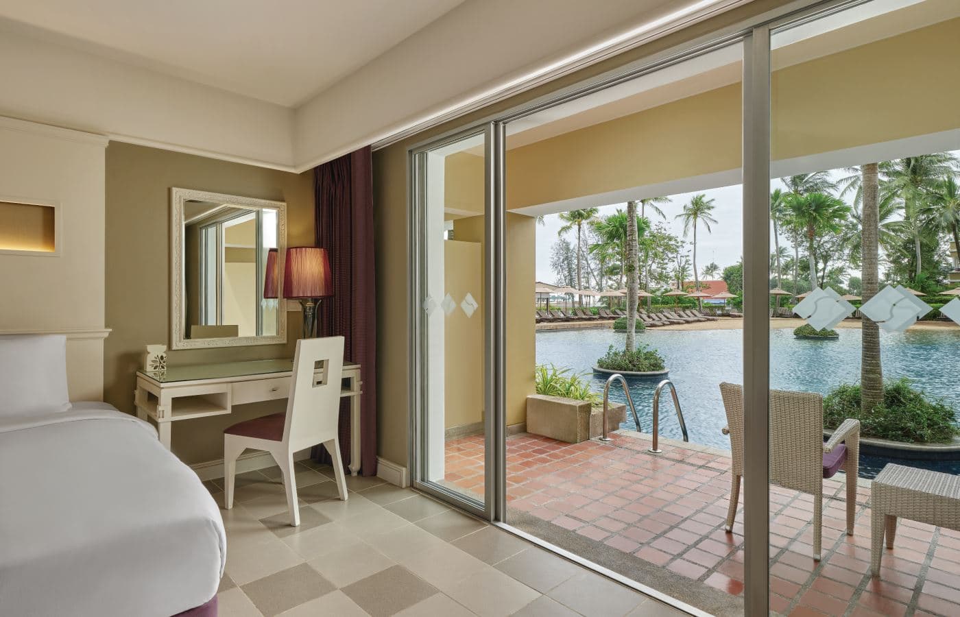 rooms-laguna-pool-access-twin-room