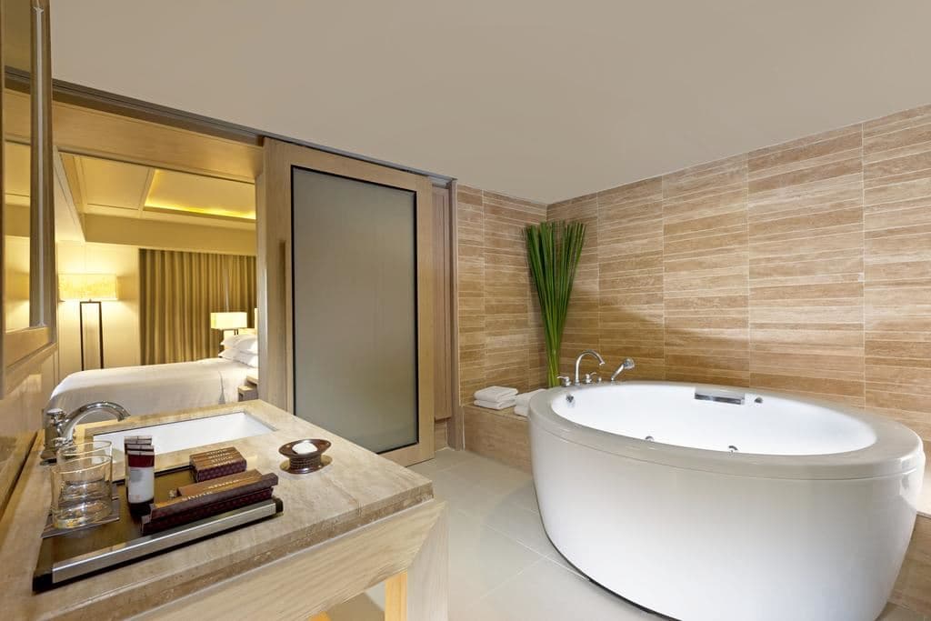 rooms-club-sea-facing-suite