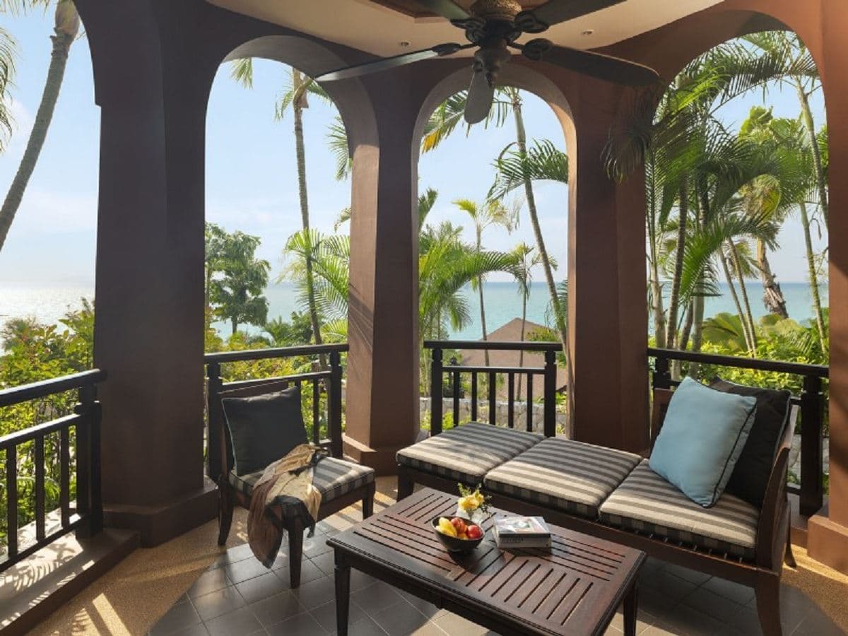 rooms-junior-suite-club-access-ocean-view-room