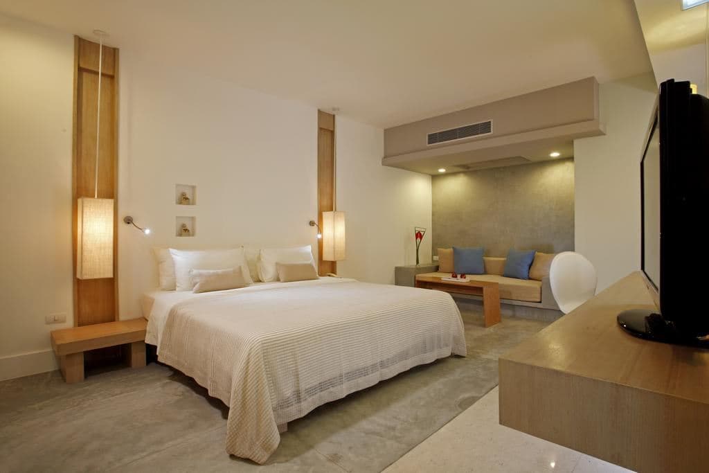 rooms-deluxe-club-pool-view