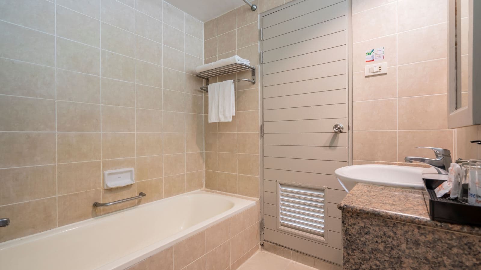 rooms-superior-room