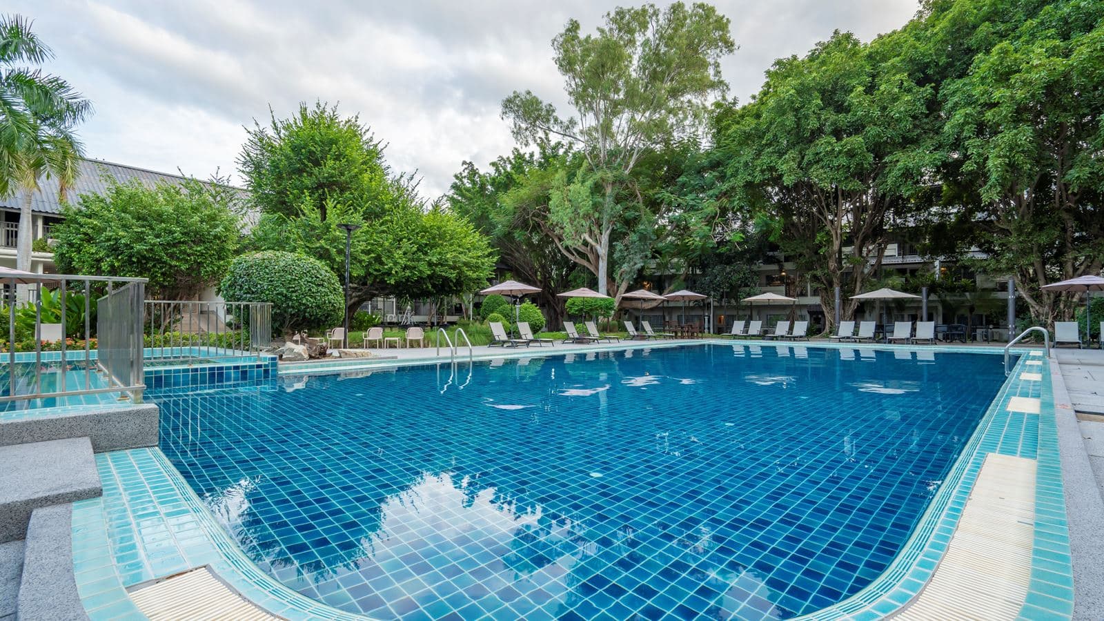 pools-outdoor-pool