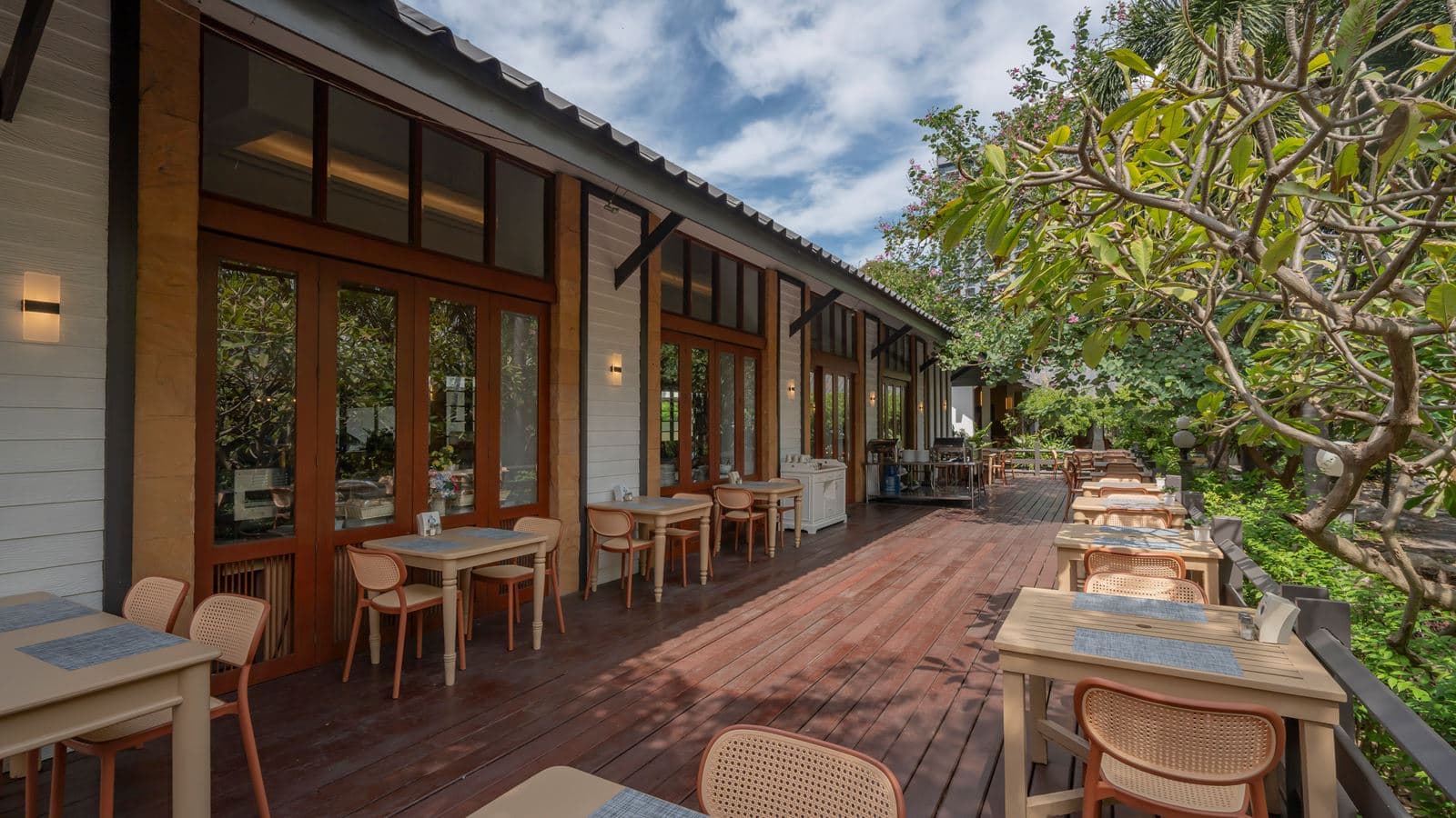 restaurants-garden-terrace-restaurant