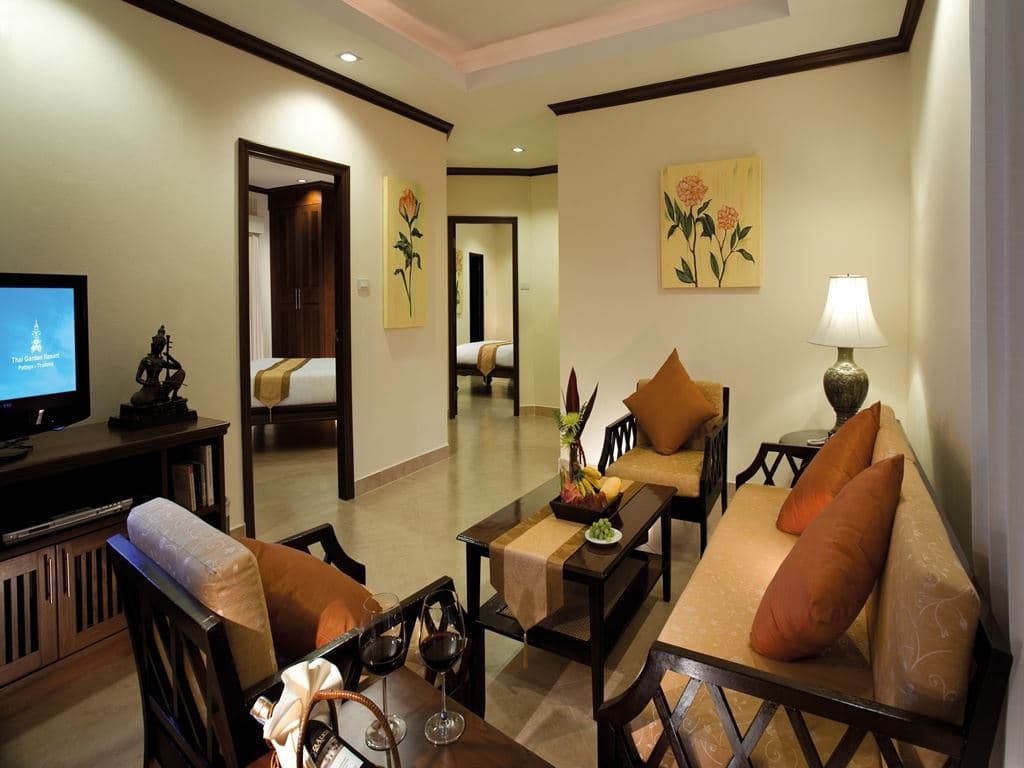 rooms-deluxe-1br-apartment-garden-view
