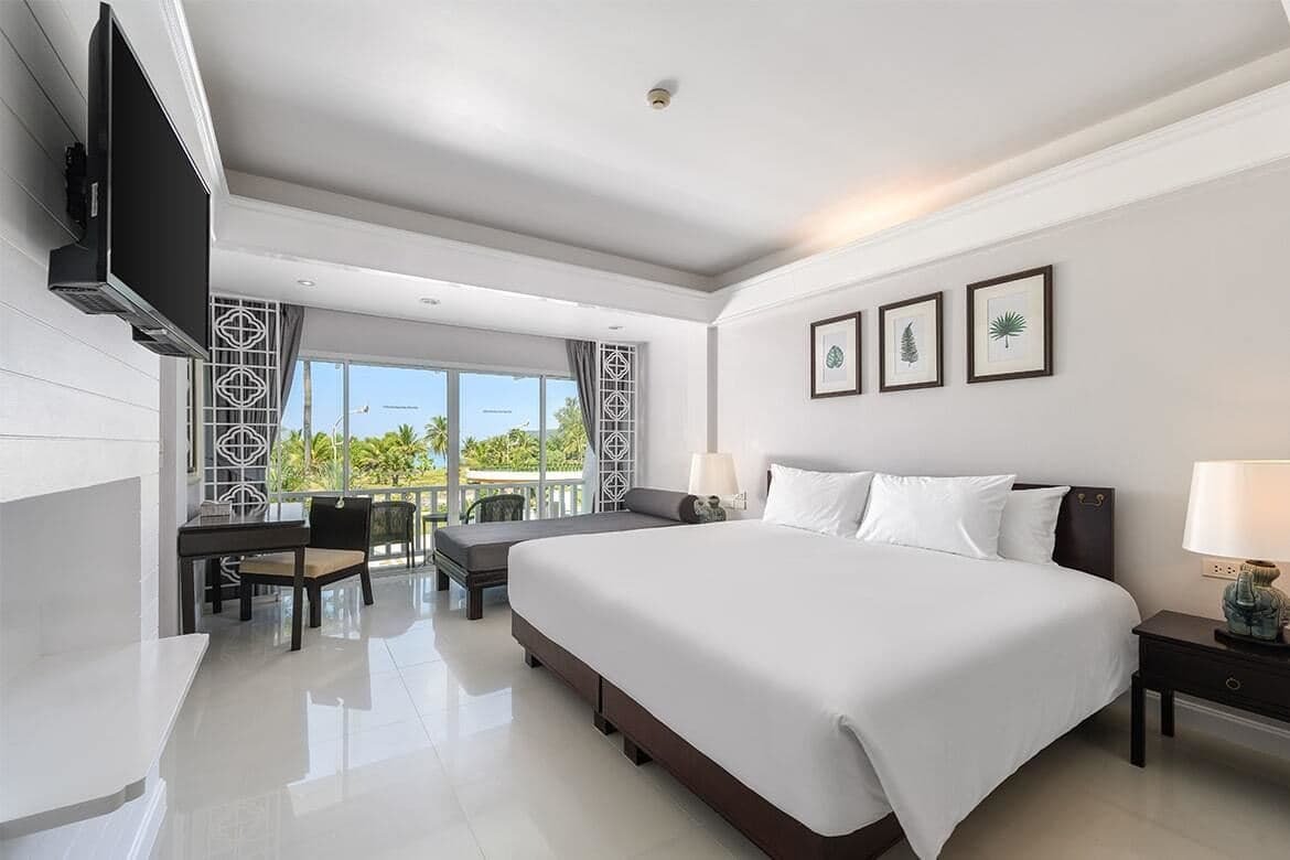rooms-lagoon-pool-view-deluxe-terrace