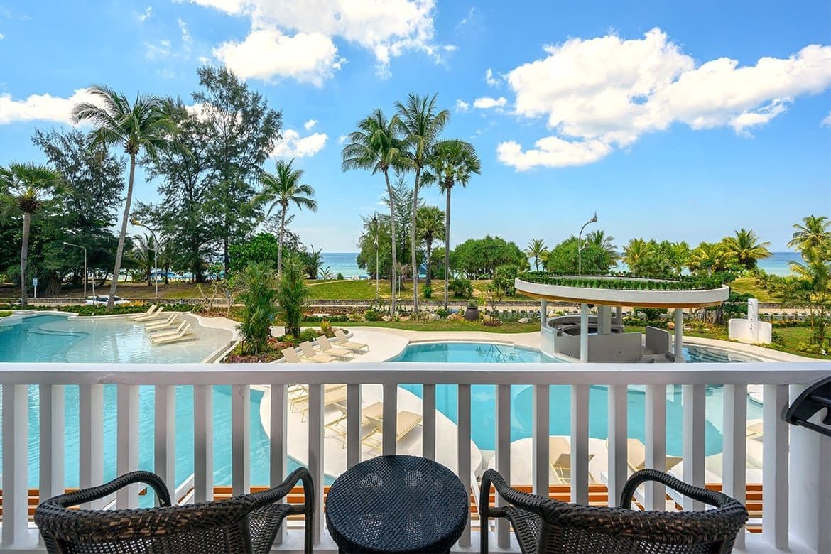 rooms-lagoon-pool-view-deluxe-terrace