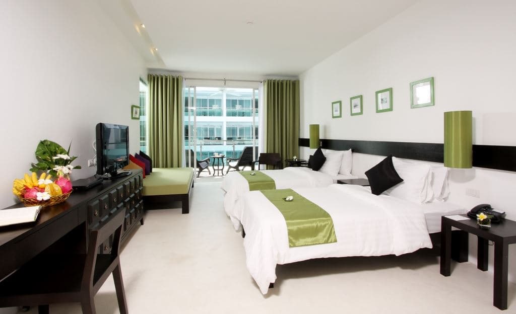 rooms-deluxe-pool-view