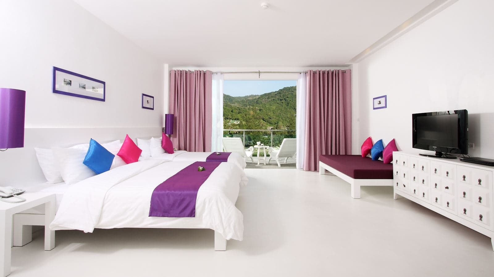 rooms-deluxe-pool-view