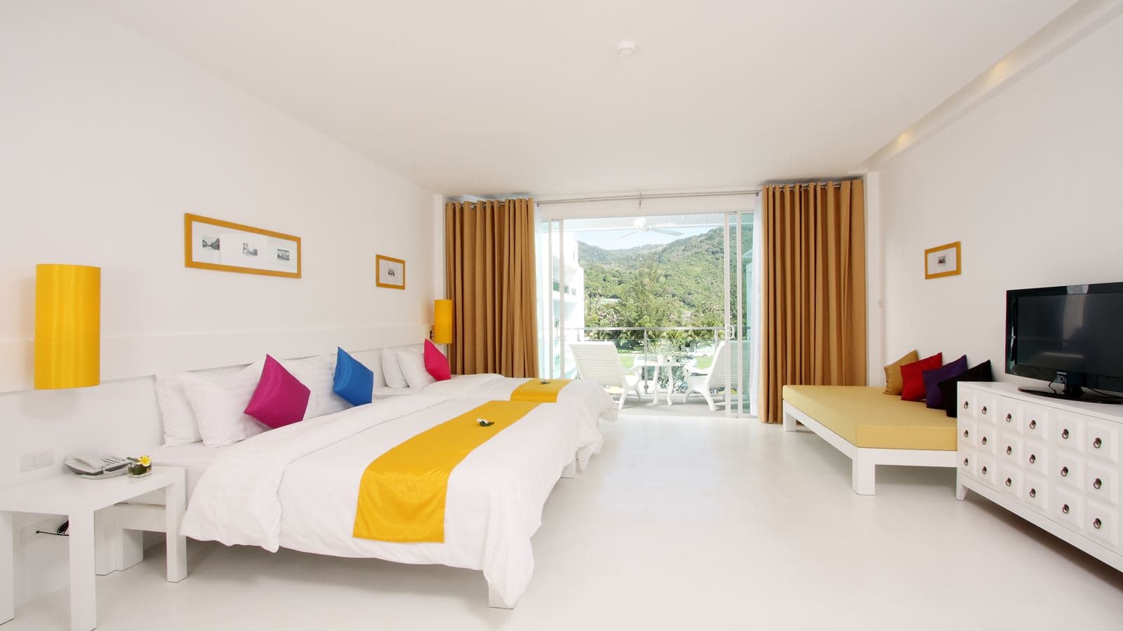 rooms-deluxe-pool-view