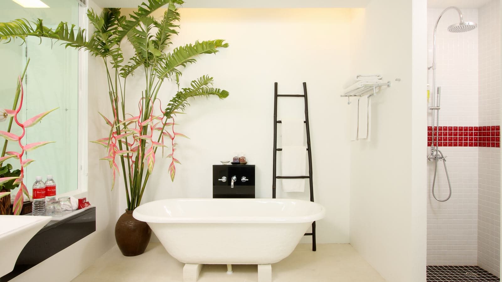 rooms-deluxe-pool-view