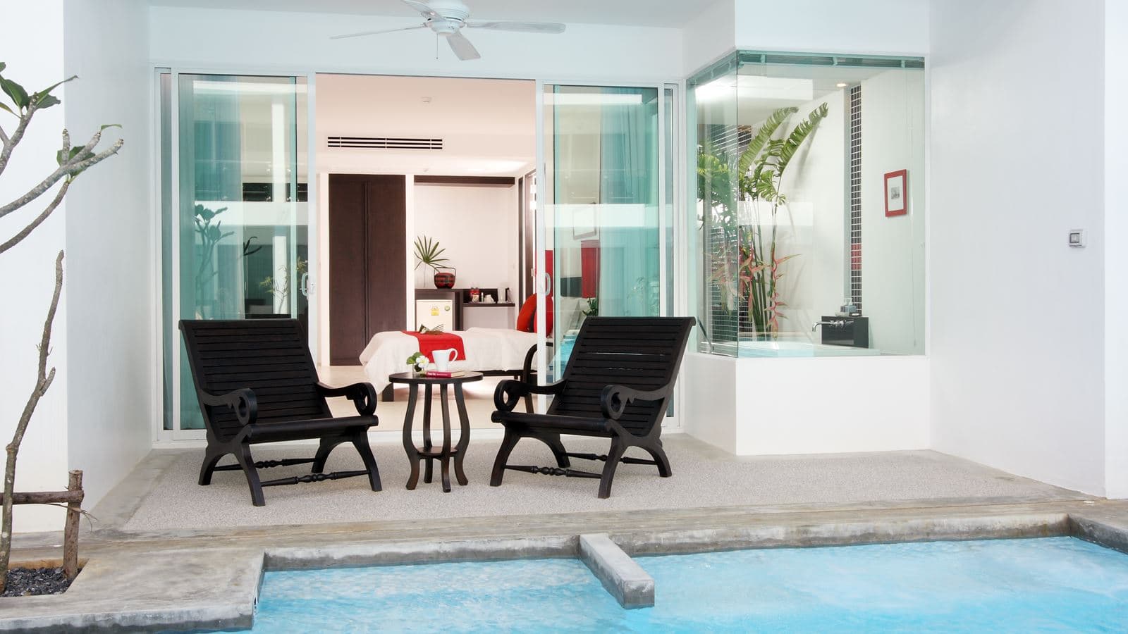 rooms-deluxe-pool-access