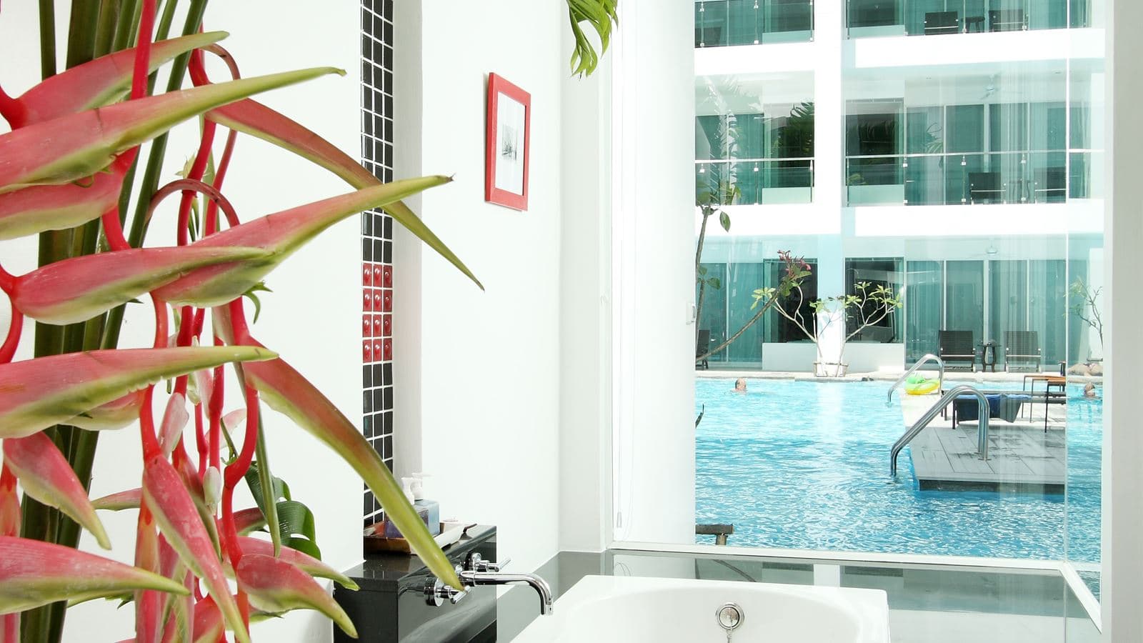 rooms-deluxe-pool-access