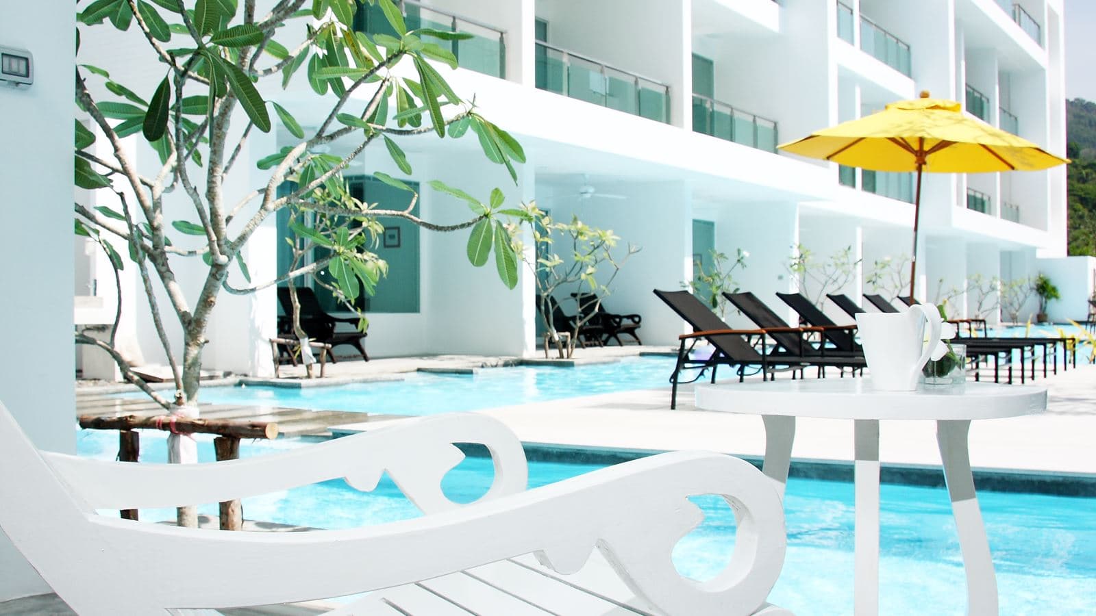 rooms-deluxe-pool-access