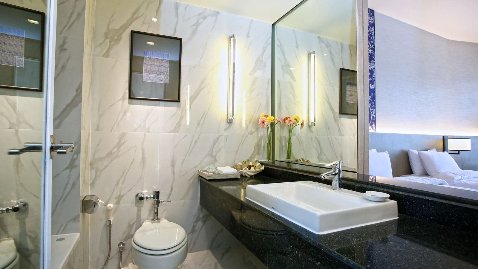 rooms-deluxe-partial-seaview
