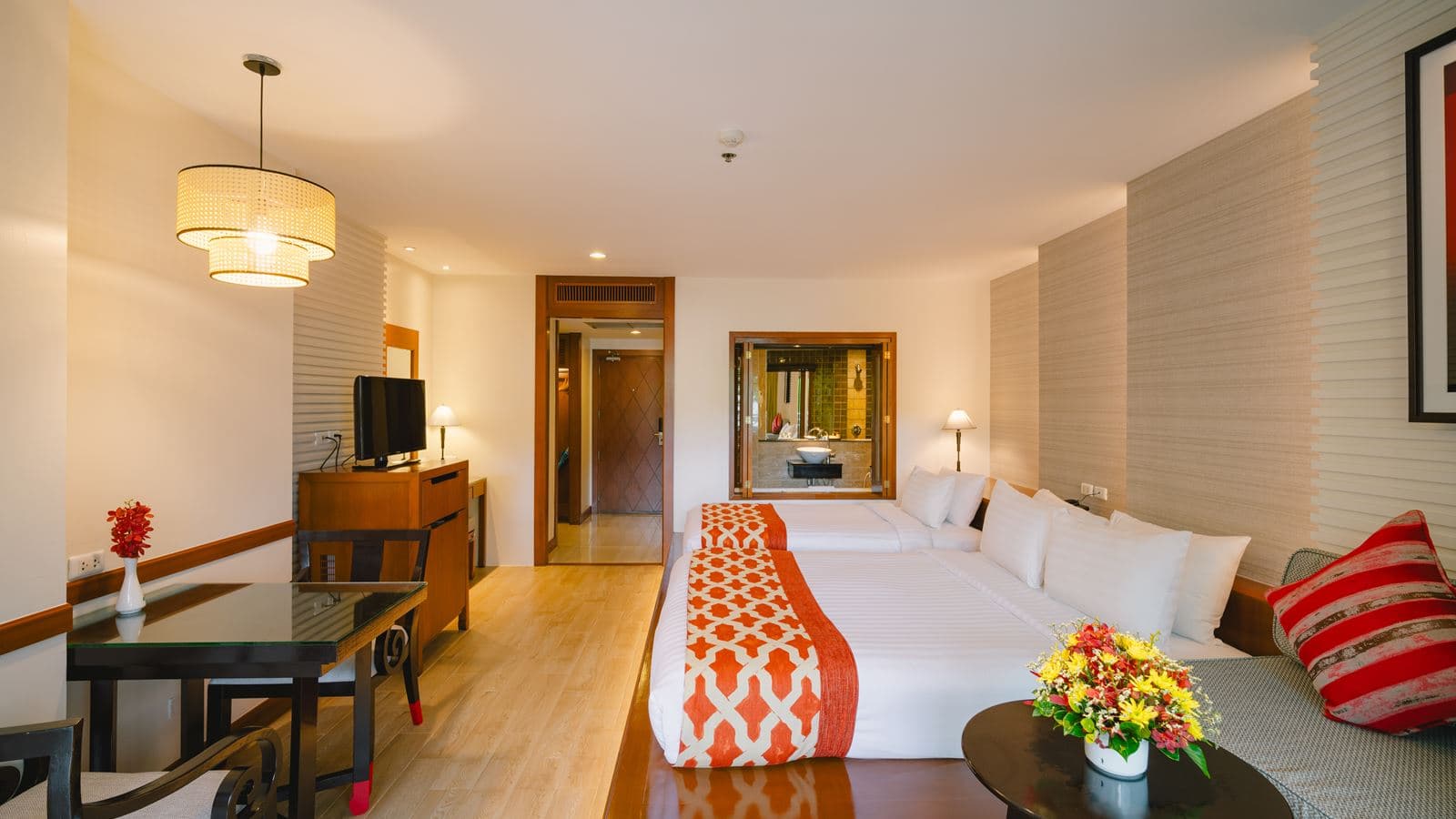 rooms-premier-deluxe-triple-royal-wing-1-queen-1-single