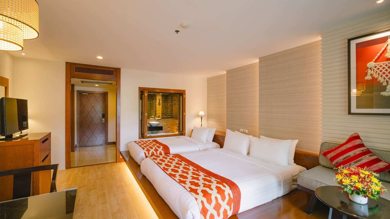 rooms-premier-deluxe-triple-royal-wing-1-queen-1-single