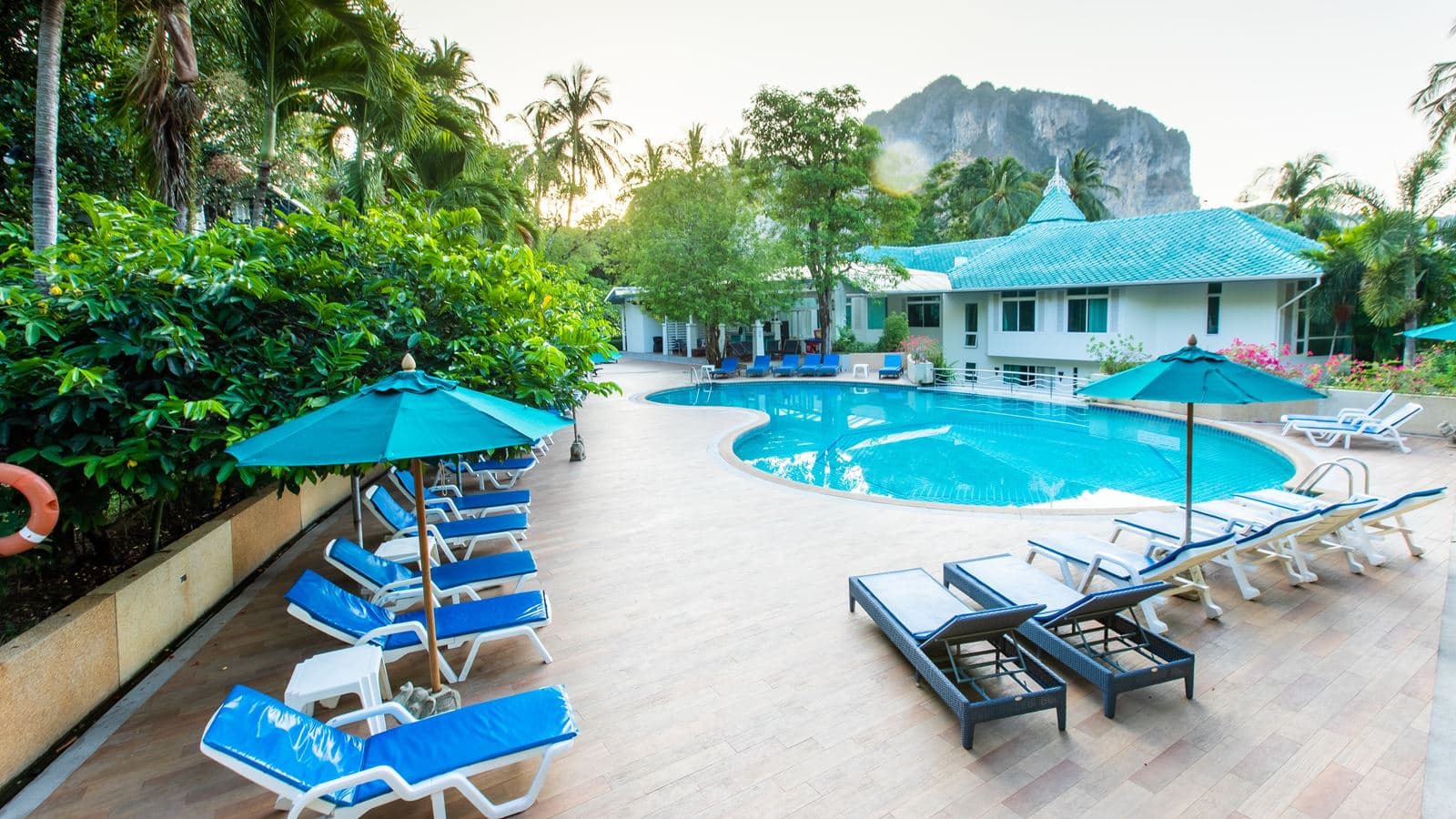 pools-outdoor-pool