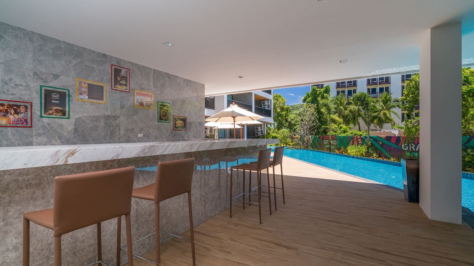 bars-main-pool-bar