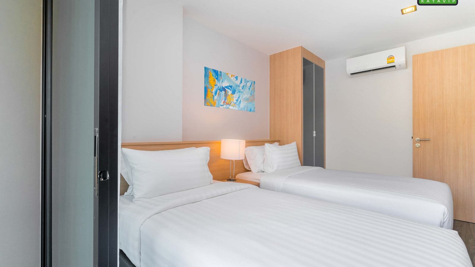 rooms-deluxe-room