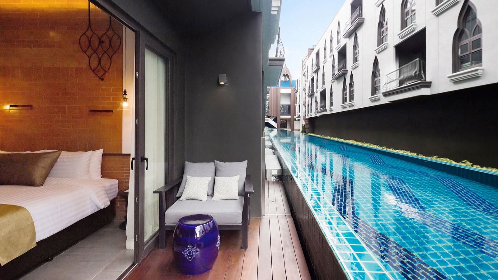 rooms-deluxe-pool-access