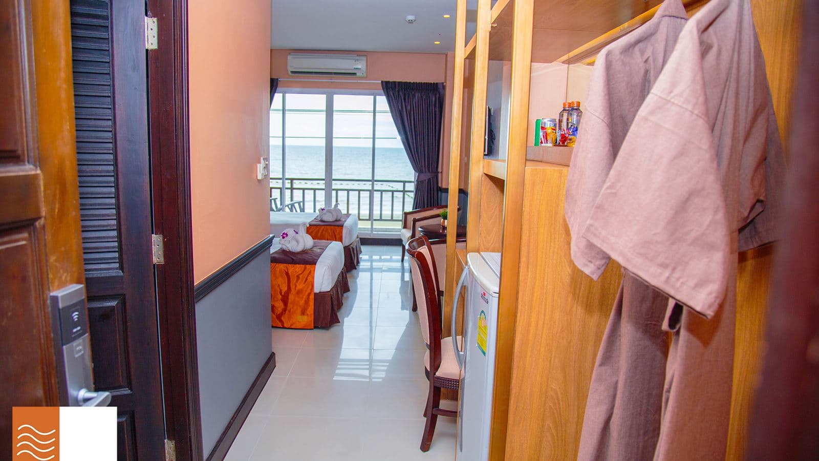 rooms-deluxe-room