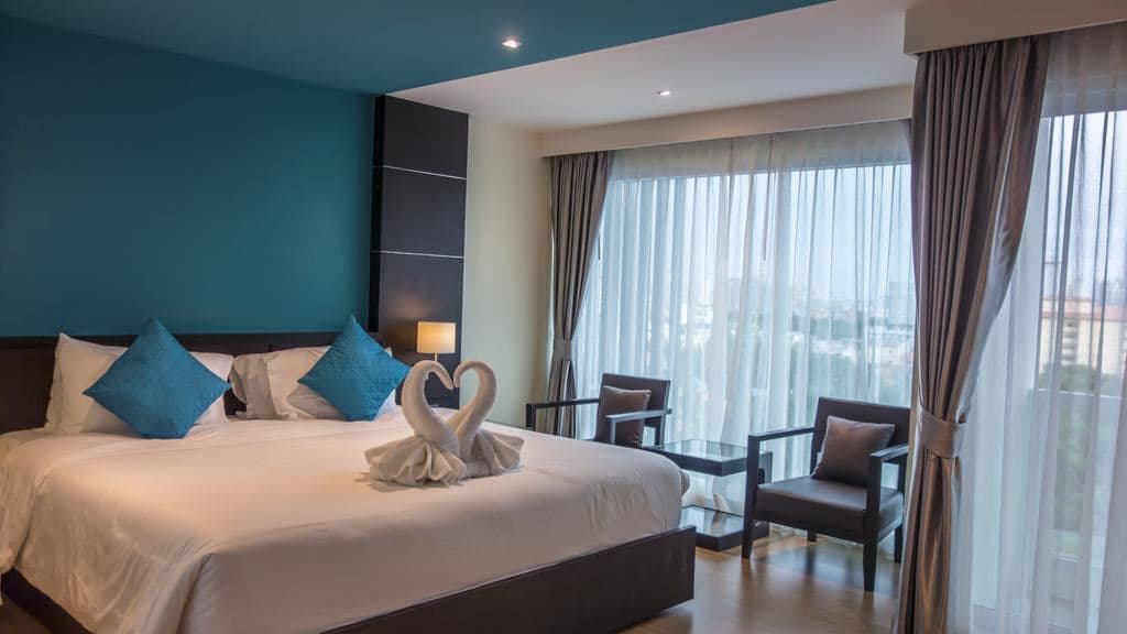 rooms-deluxe-city-view