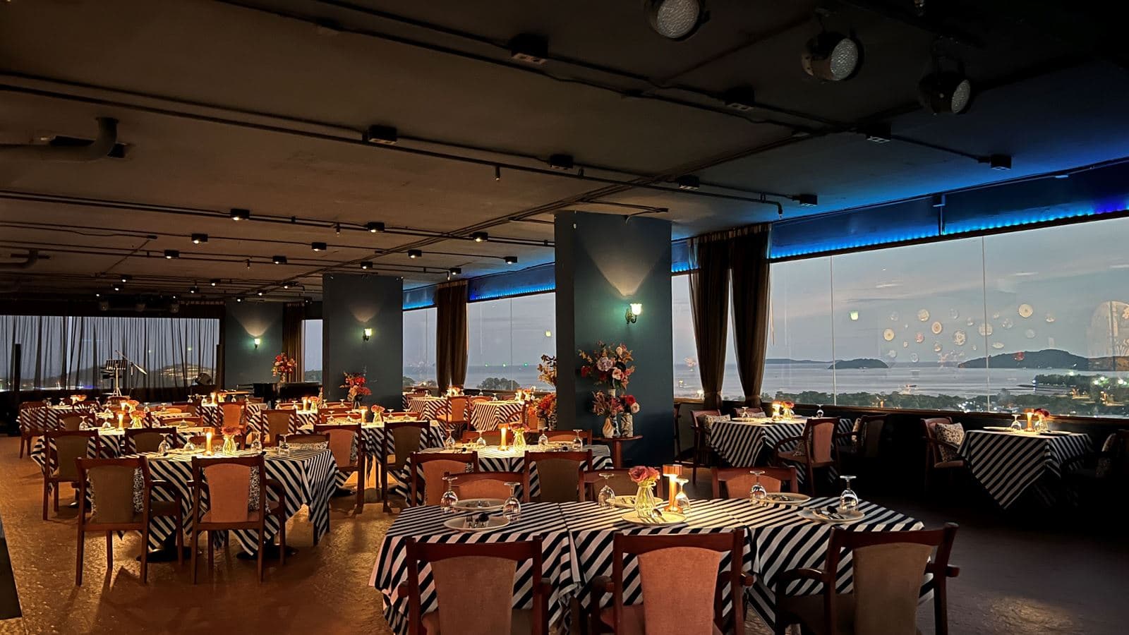 restaurants-twist-rooftop-restaurant--bar