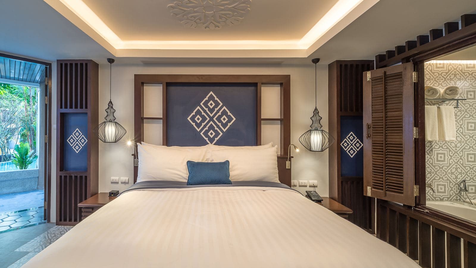 rooms-deluxe-pool-access