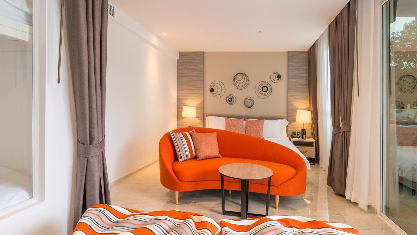 rooms-family-residence-pool-access