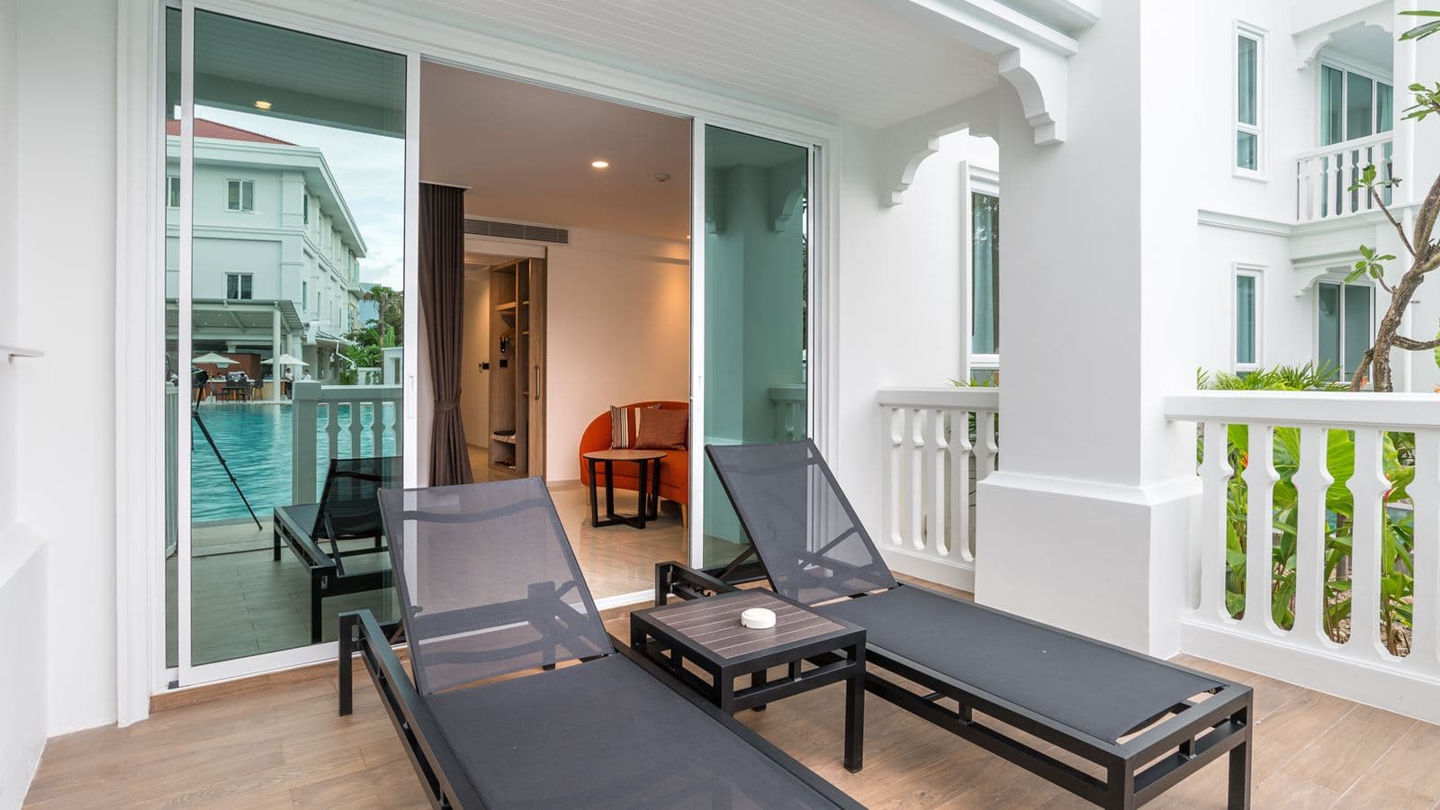 rooms-family-residence-pool-access