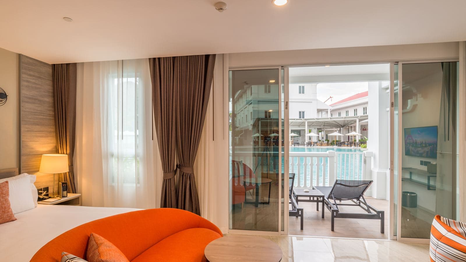 rooms-family-residence-pool-access