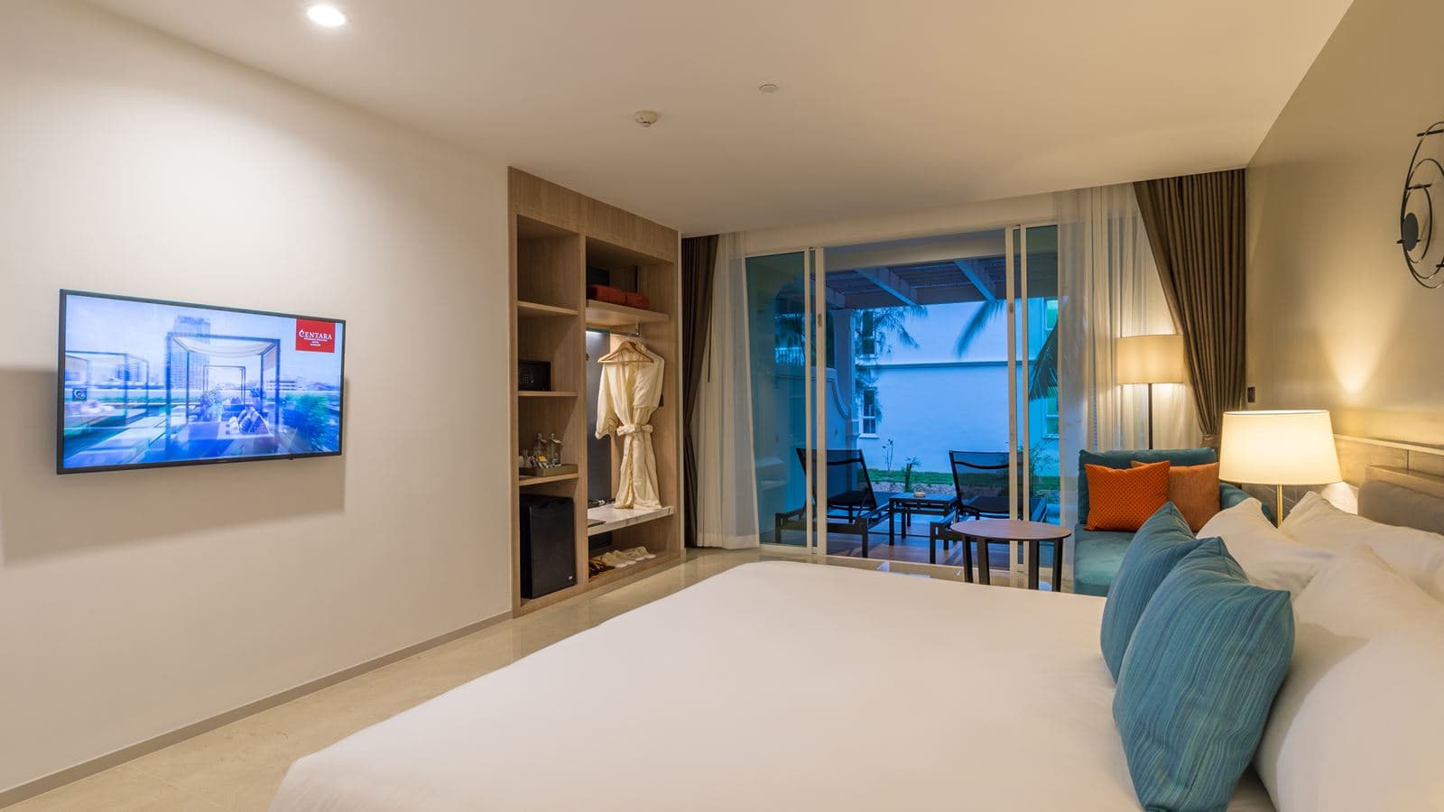 rooms-premium-deluxe-pool-terrace
