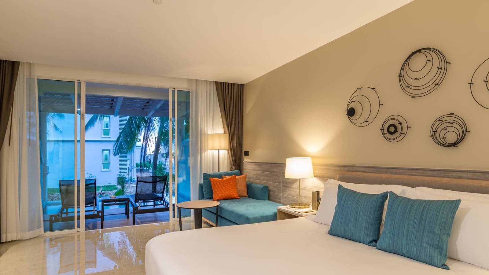 rooms-premium-deluxe-pool-terrace