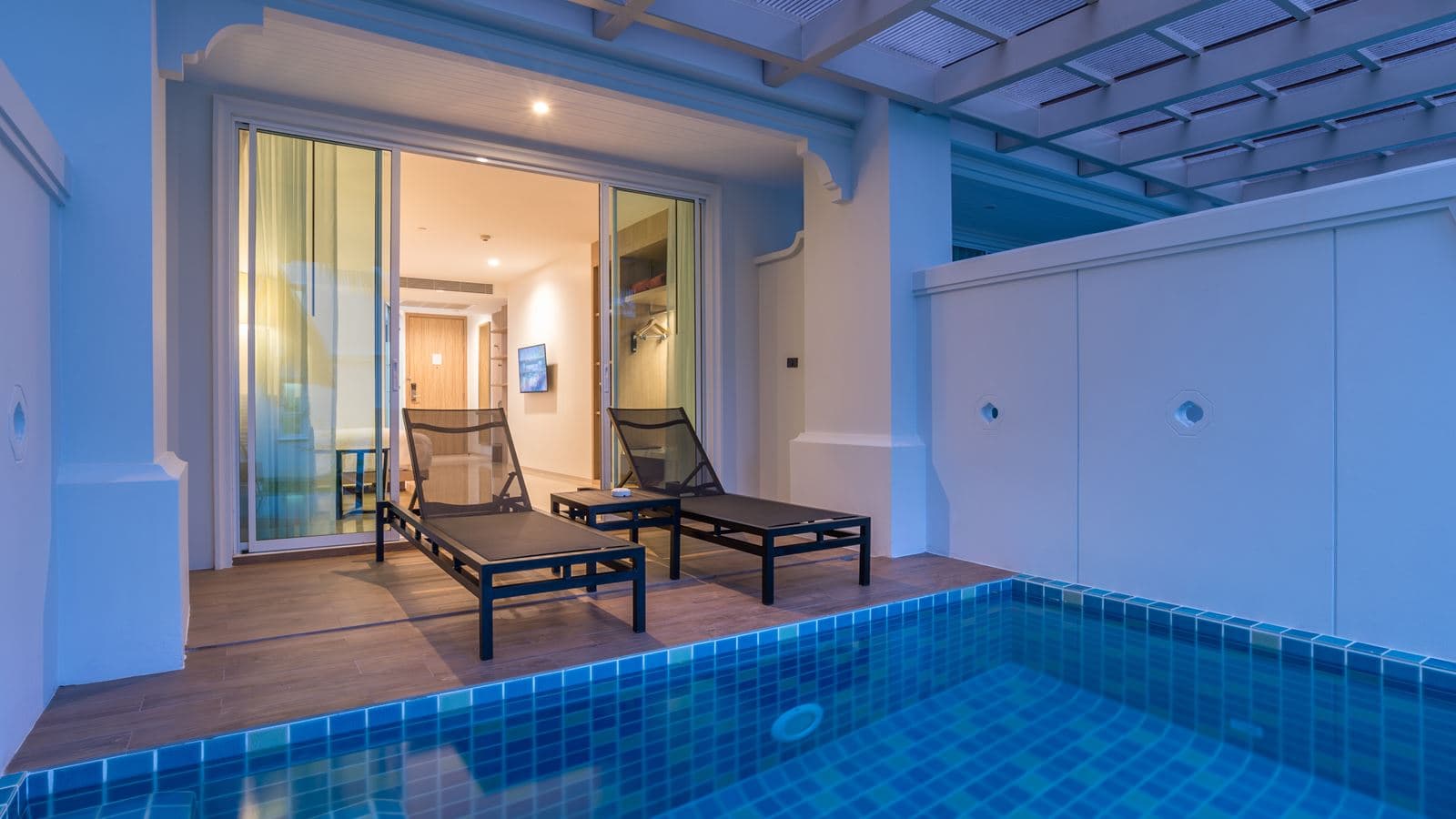 rooms-premium-deluxe-pool-terrace