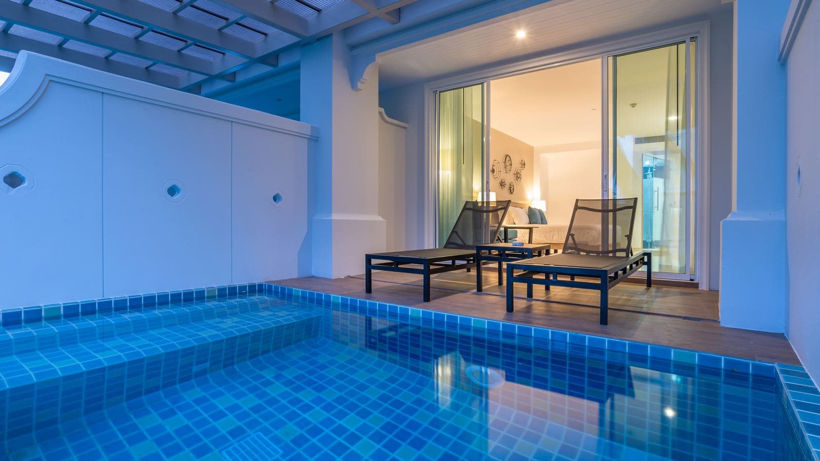 rooms-premium-deluxe-pool-terrace