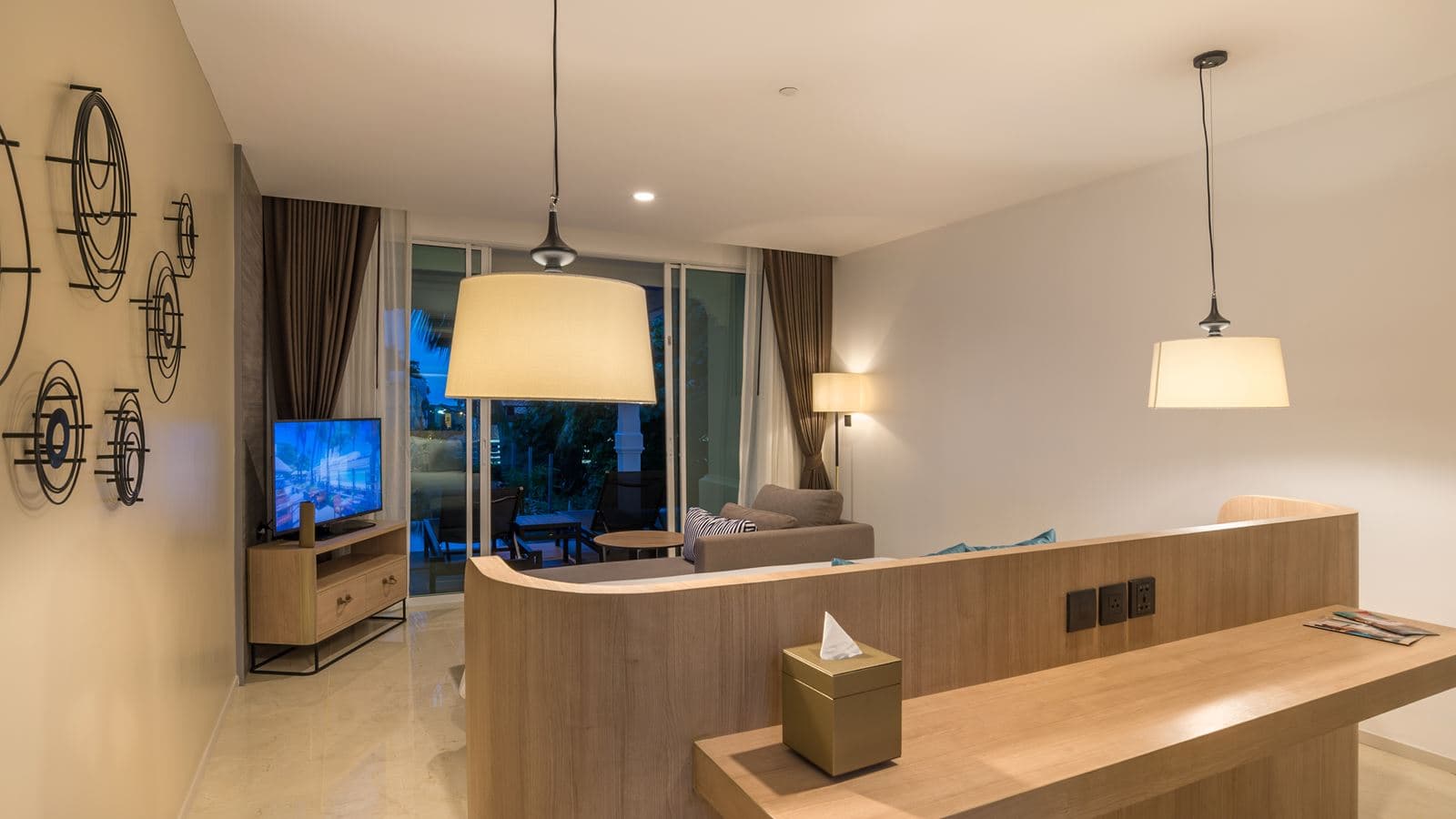 rooms-premium-deluxe-pool-corner