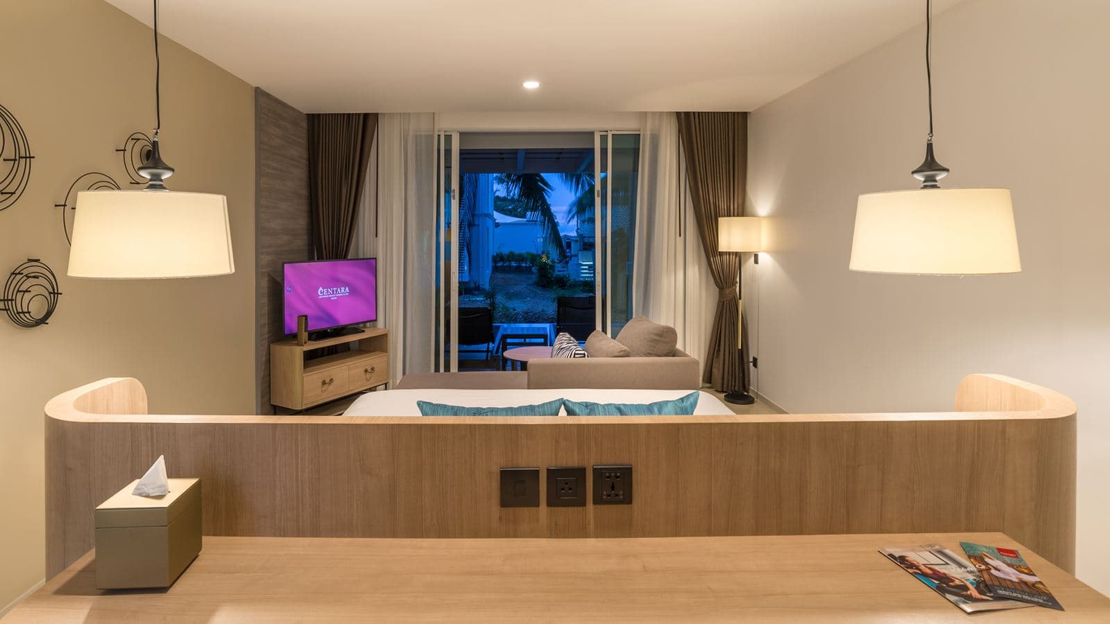 rooms-premium-deluxe-pool-corner
