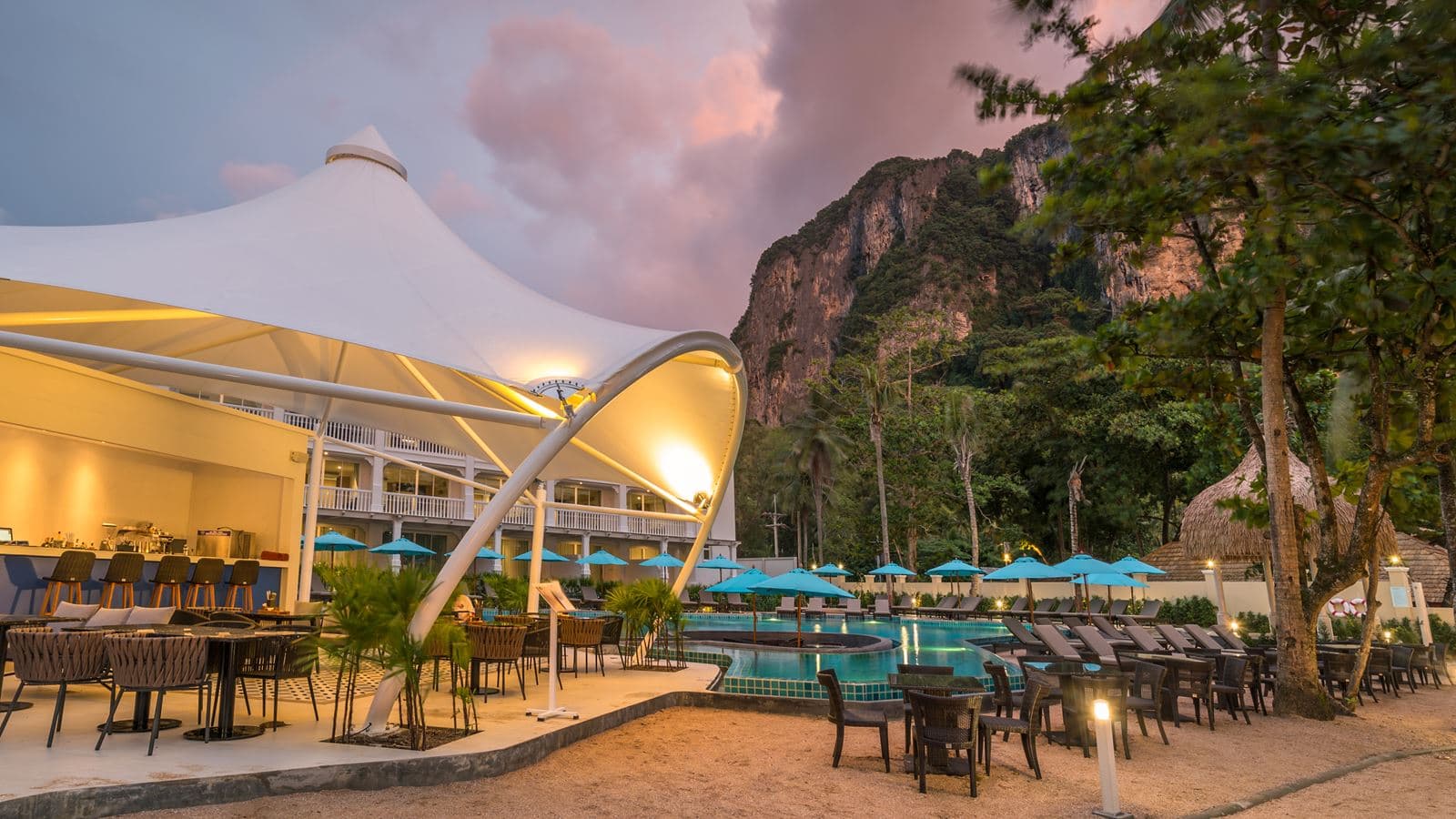 restaurants-sands-beach-club-restaurant-bar