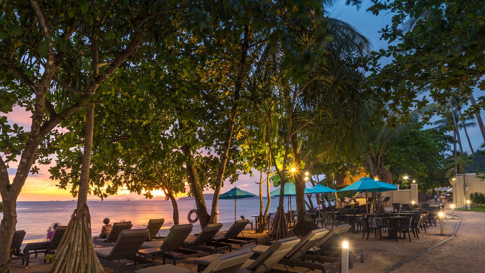 restaurants-sands-beach-club-restaurant-bar