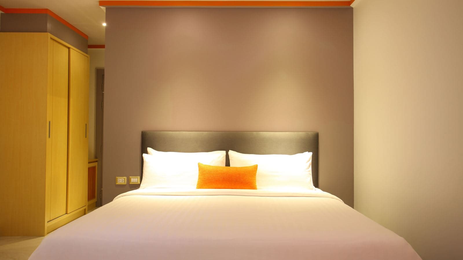 rooms-deluxe-room