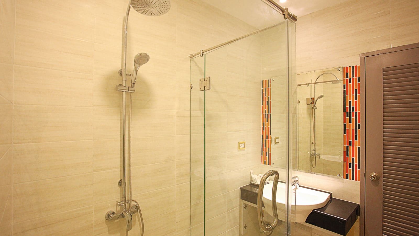 rooms-deluxe-room
