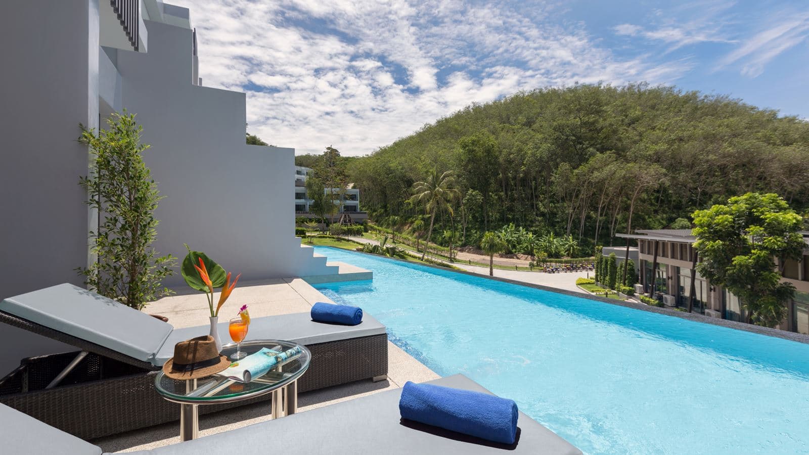 rooms-one-bedroom-suite-pool-access