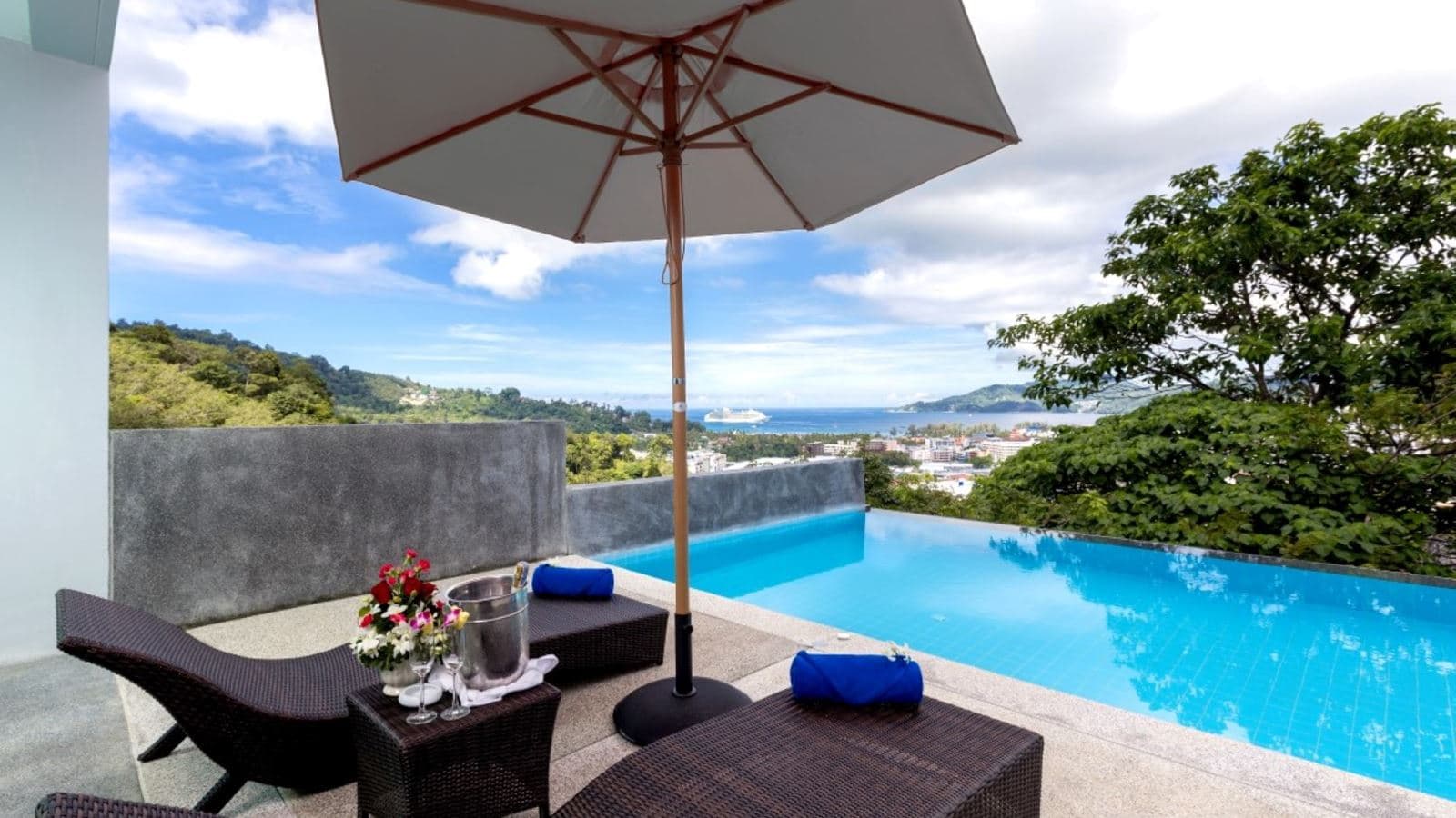 rooms-premier-suite-pool-access