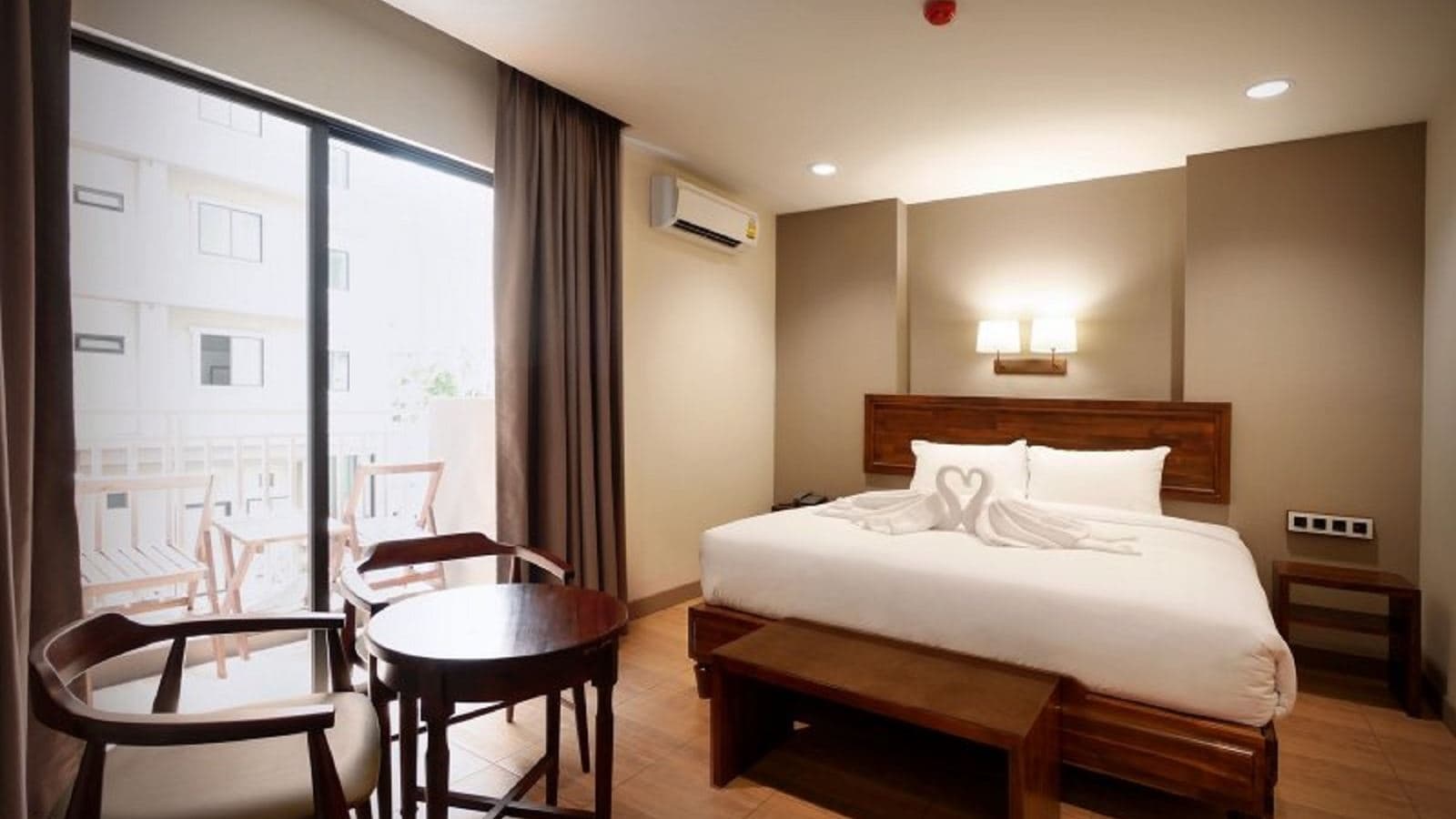 rooms-superior-room