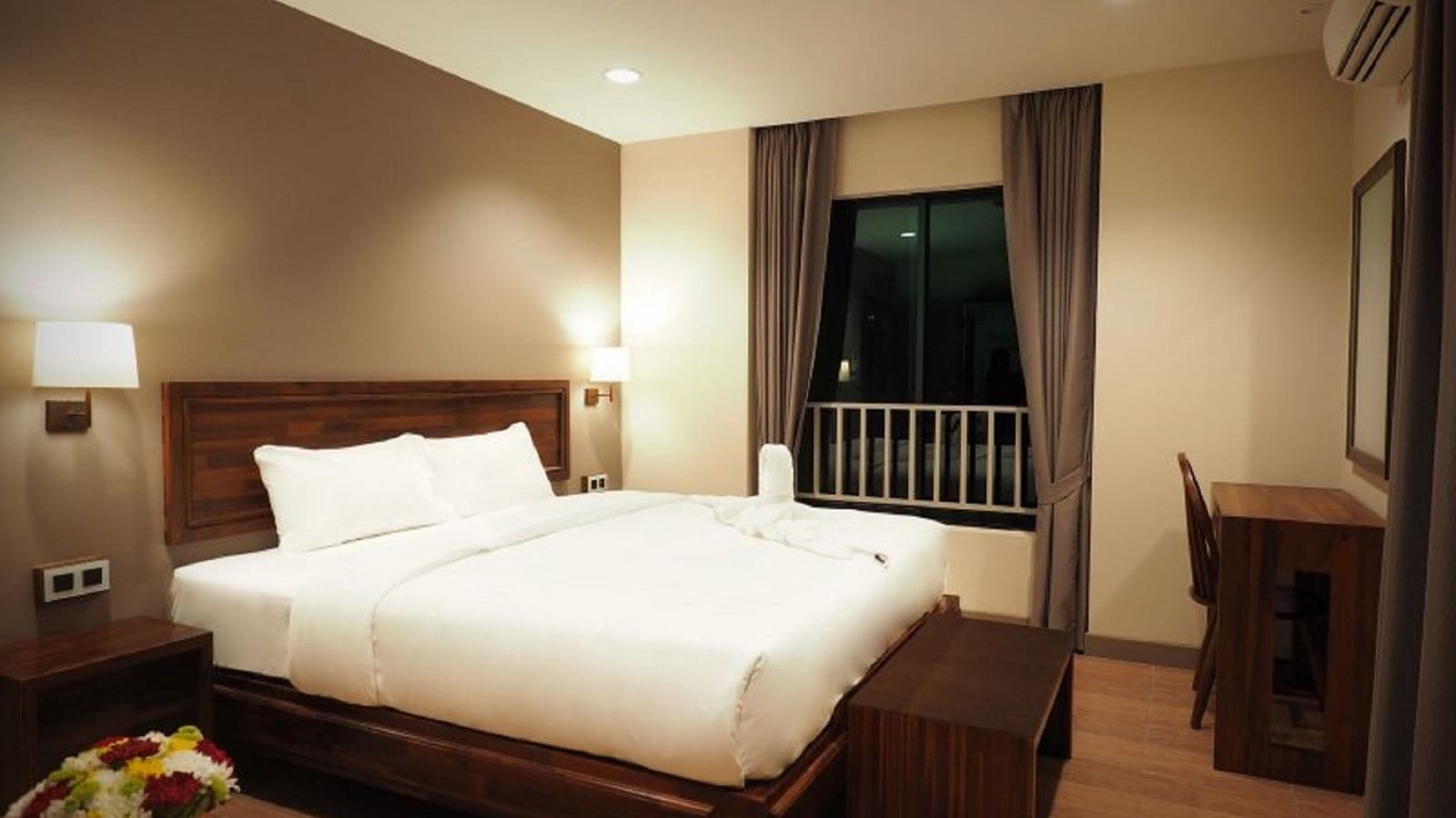 rooms-deluxe-room