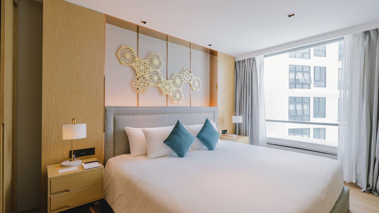 rooms-deluxe-room
