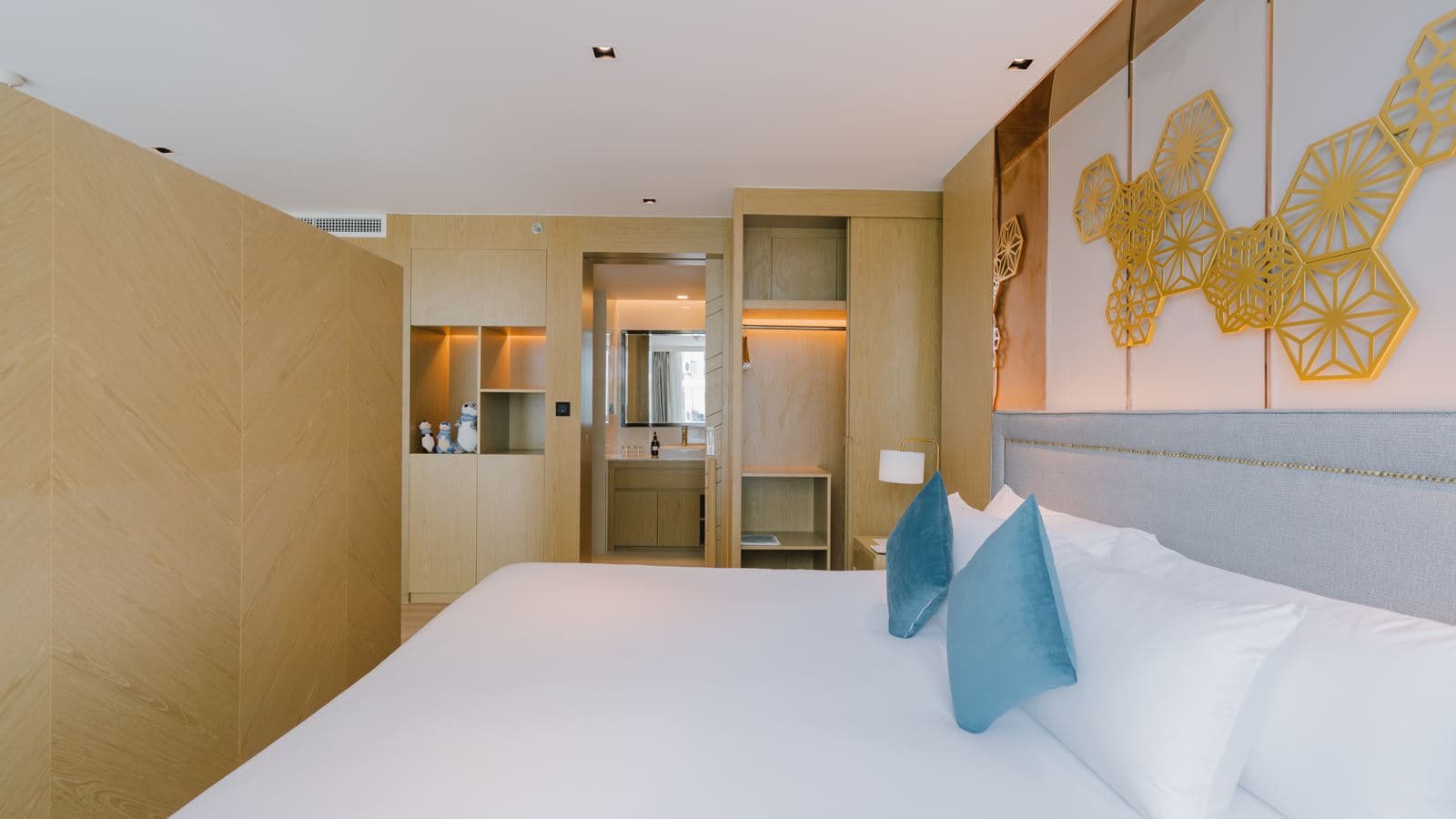 rooms-deluxe-room