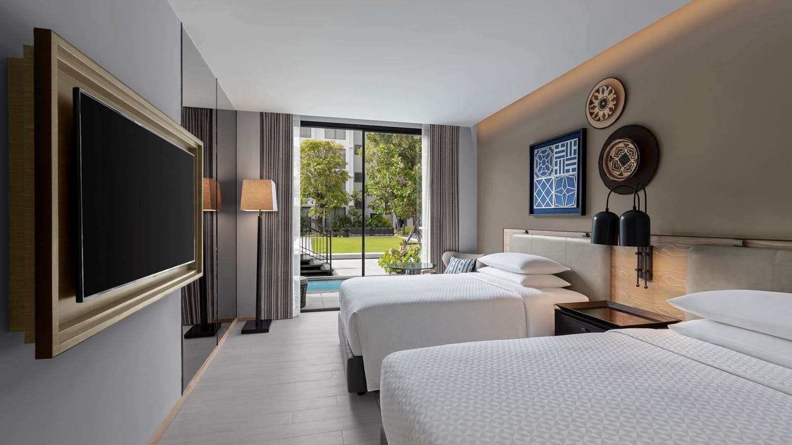 rooms-pool-access